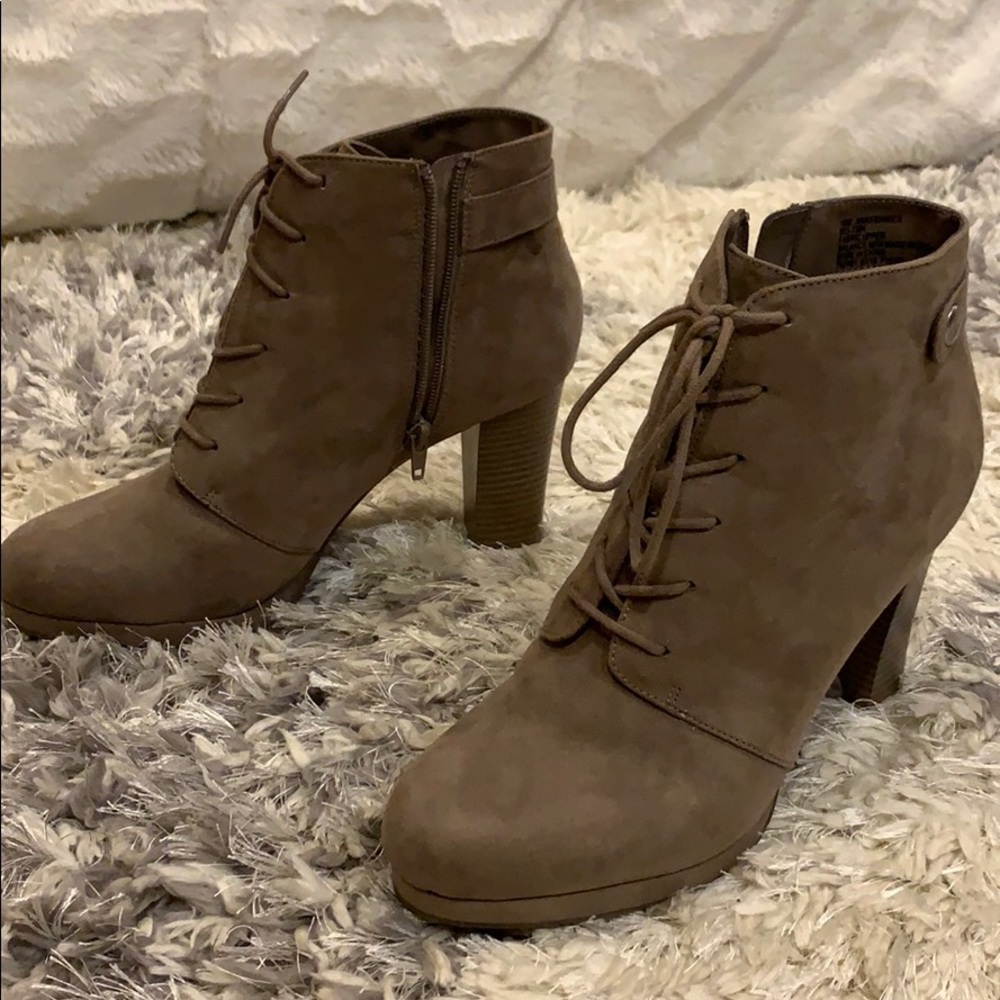 never worn 3 inch fabric heals